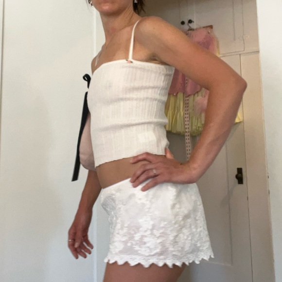 UNIF Knit Ribbed Tank with Rosettes - Picture 4 of 7